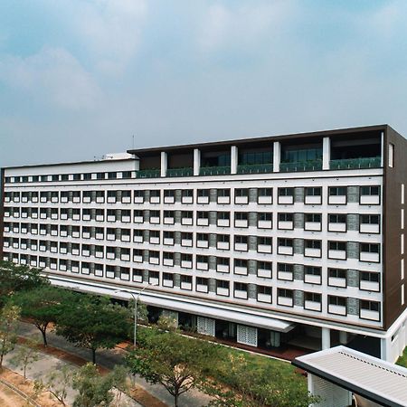 Isoras Cikarang Hotel Exterior photo