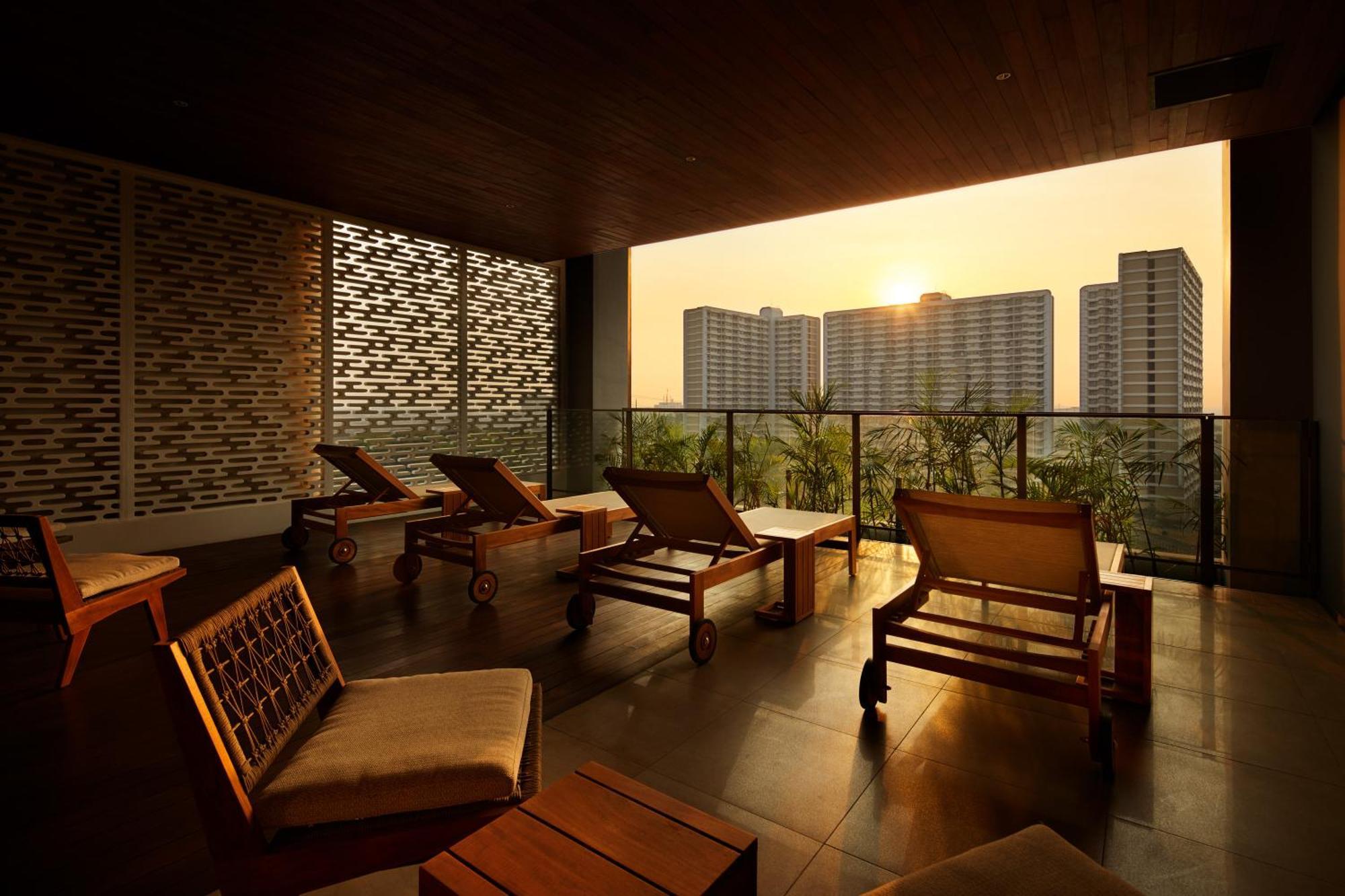 Isoras Cikarang Hotel Exterior photo